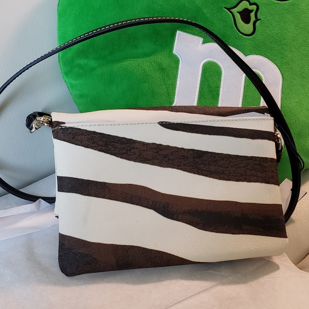 Nwt Dooney and Bourke Serengeti Crossbody - Picture 4 of 5